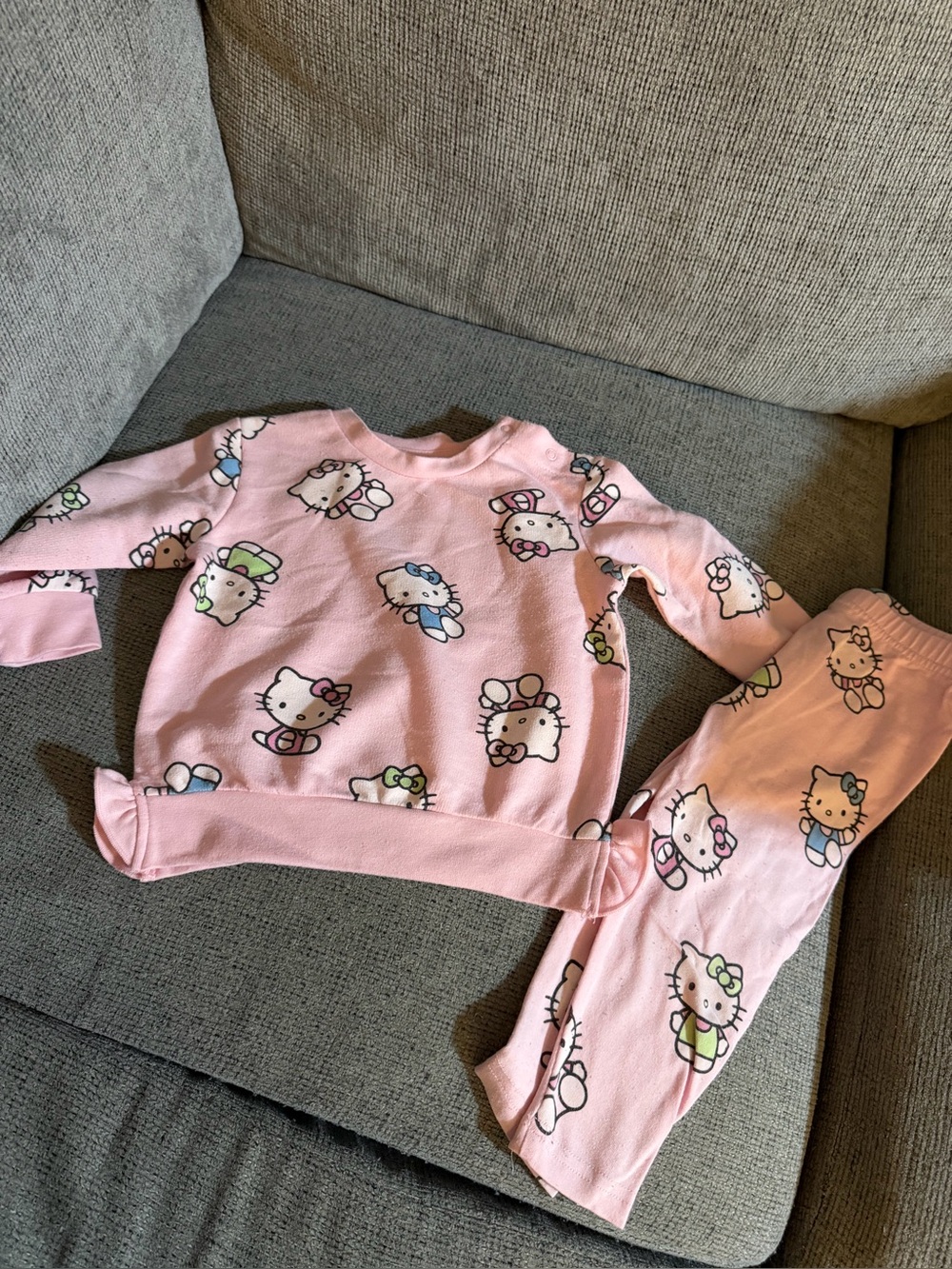 Hello Kitty Pink Crewneck Pajama Set with Character Print